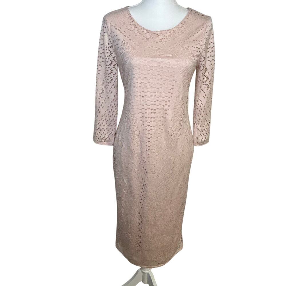 Carmen Marc Valvo NWT laser cut with lining 3/4 sleeve blush color dress size S